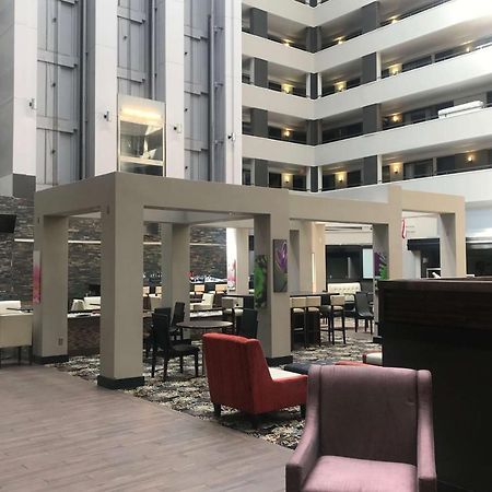 Hotel Ramada By Wyndham Southfield Exterior foto