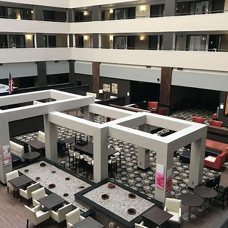 Hotel Ramada By Wyndham Southfield Exterior foto