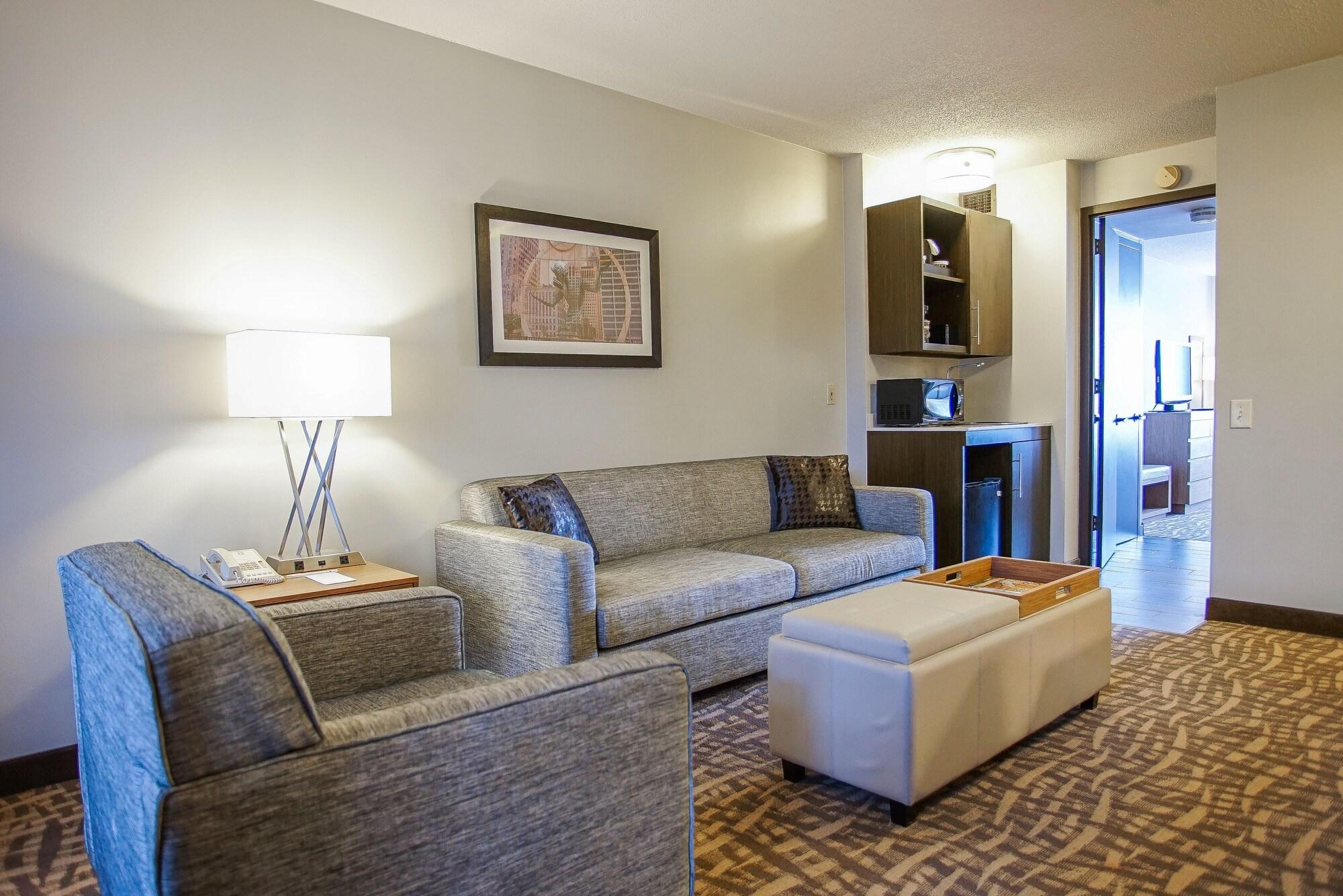 Hotel Ramada By Wyndham Southfield Exterior foto
