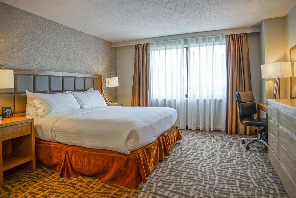 Hotel Ramada By Wyndham Southfield Exterior foto
