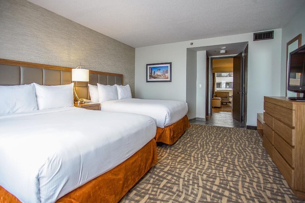 Hotel Ramada By Wyndham Southfield Exterior foto