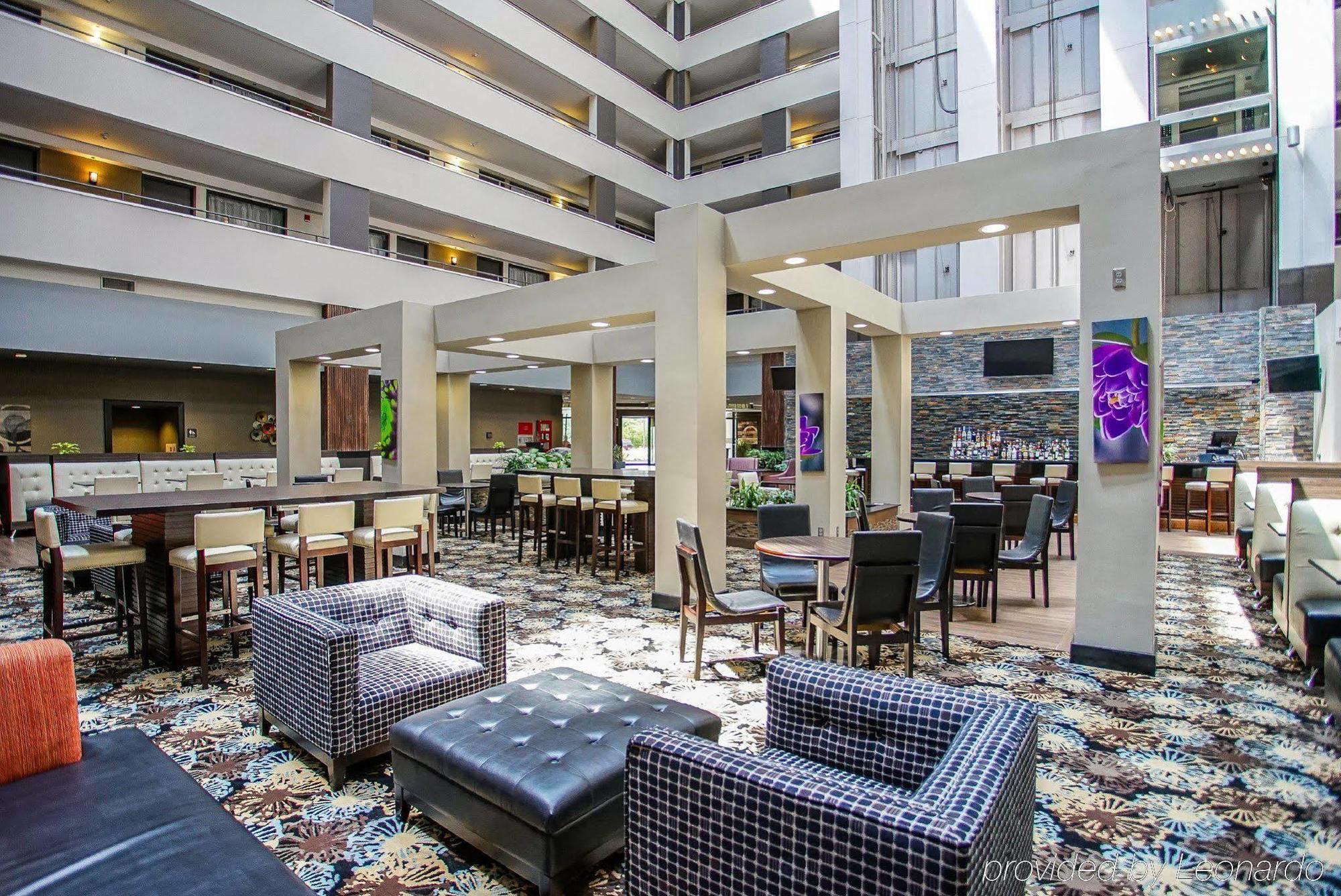 Hotel Ramada By Wyndham Southfield Exterior foto