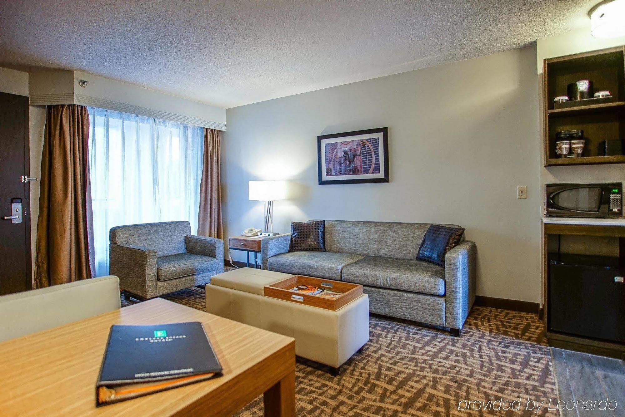 Hotel Ramada By Wyndham Southfield Exterior foto