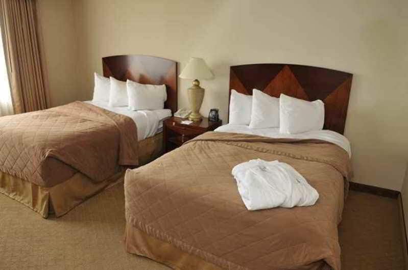Hotel Ramada By Wyndham Southfield Exterior foto