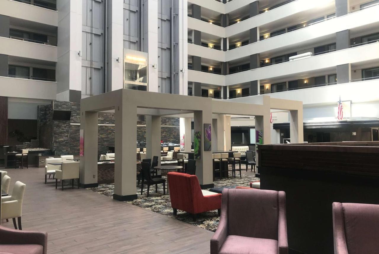 Hotel Ramada By Wyndham Southfield Exterior foto